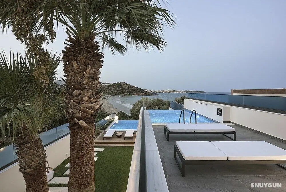 Seafront Idyllic Villa With Private Heated Pool and Outdoor Jacuzzi Steps Away From the Beach - Oda