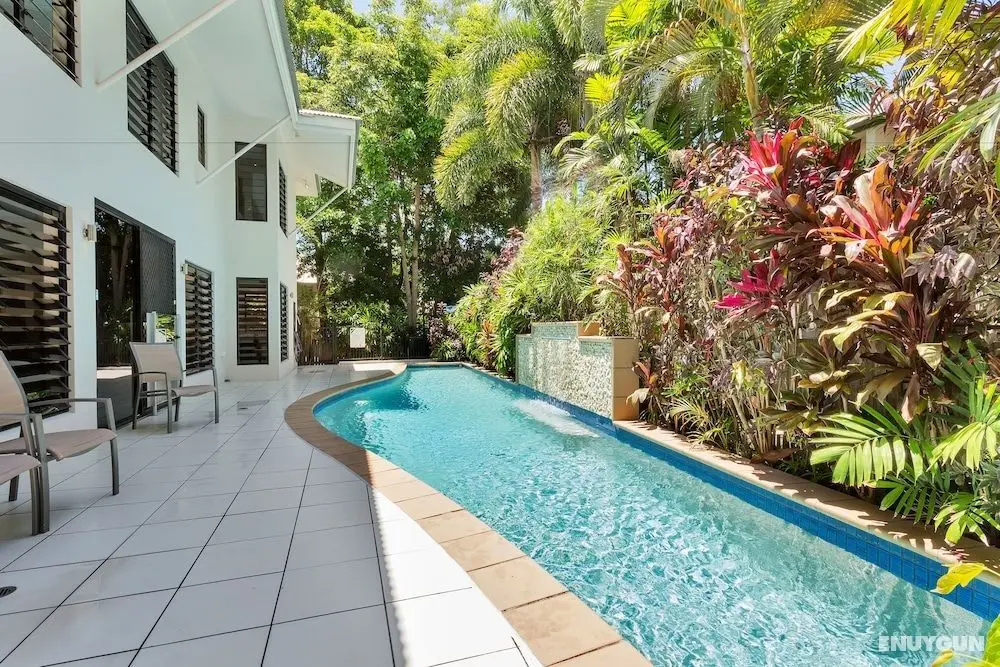 Seascape Luxury Beachfront Holiday House - Havuz