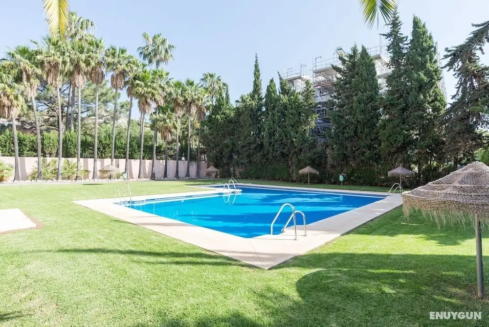 Seaside Marbella Apartments - Havuz
