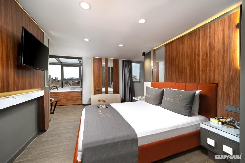 SECOND SUIT Otel