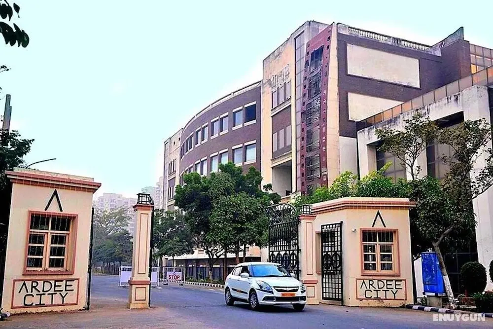 Security & Comfort 2 Bedroom Apartment in Gurugram - Dış Mekan