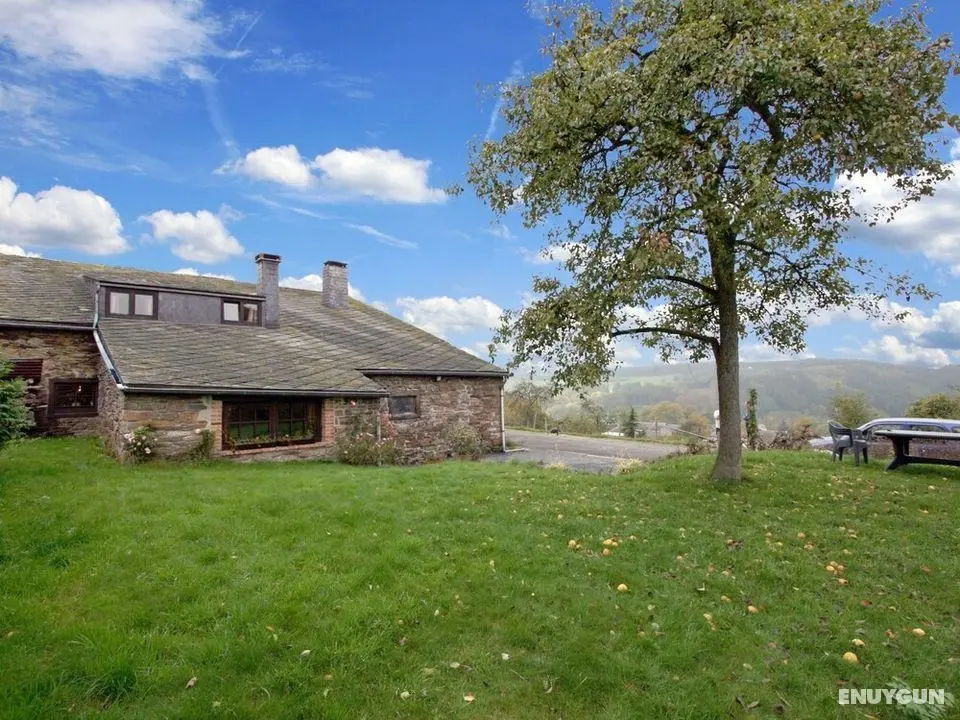 Semi-detached Farm Situated at the Edge of the Woods - Öne Çıkan Resim