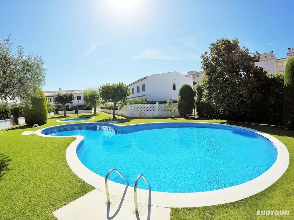 Semi-Detached House 1 (R85) - Öne Çıkan Resim