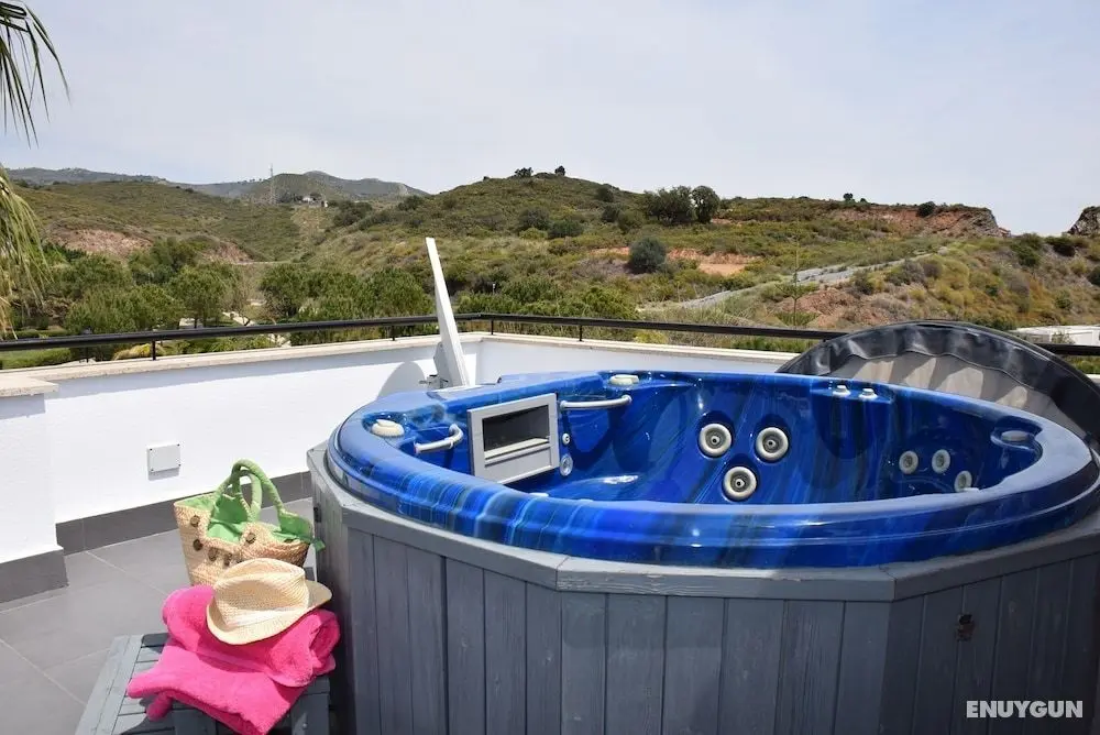Semi Detached Townhouse Near The Beach - Öne Çıkan Resim