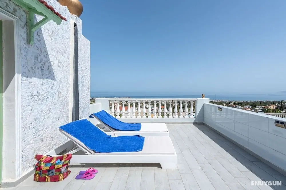 Senior Citizen Suite in Blue - Öne Çıkan Resim
