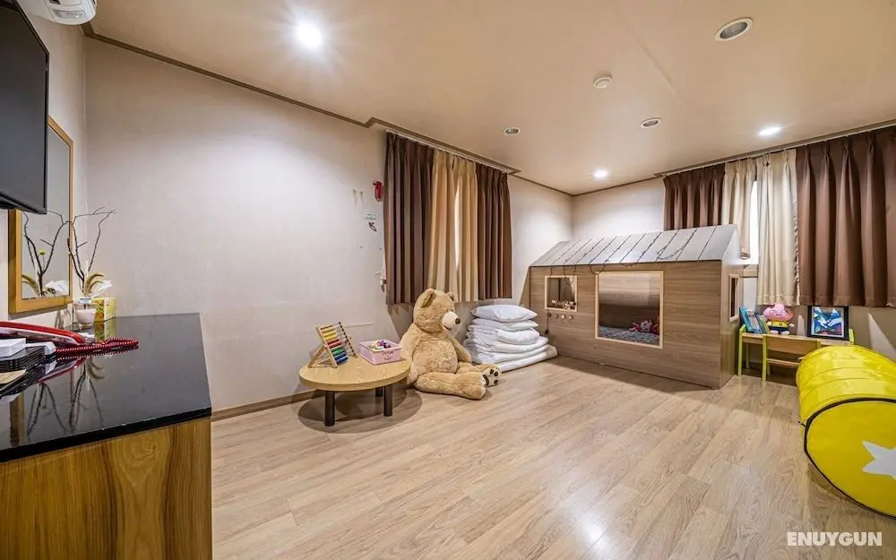 Seogwipo Beach Hotel - Oda