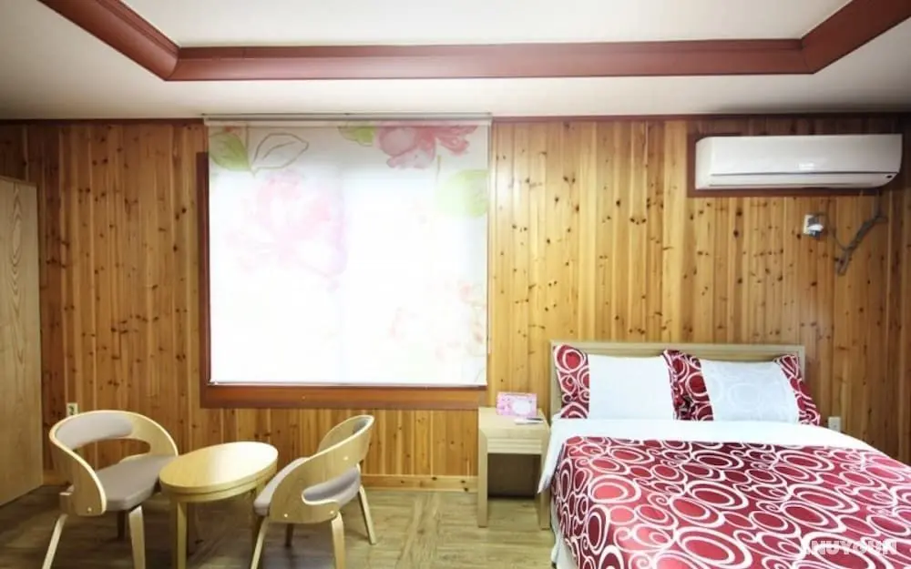 Seogwipo Hyeongjebawibada Pension - Oda