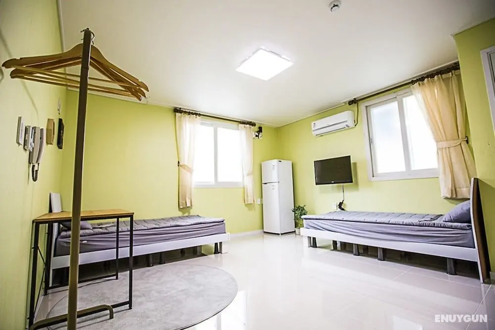 Seongsaneogeodeulang Guesthouse - Oda