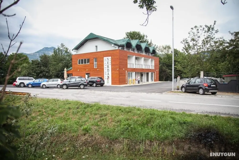 Serdar Small Hotel & Restaurant - Dış Mekan