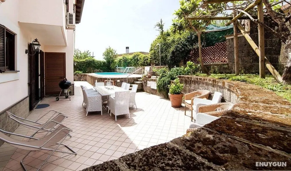Villa Serena With Private Swimming Pool Garden and Parking in the Centre of the Village - Oda