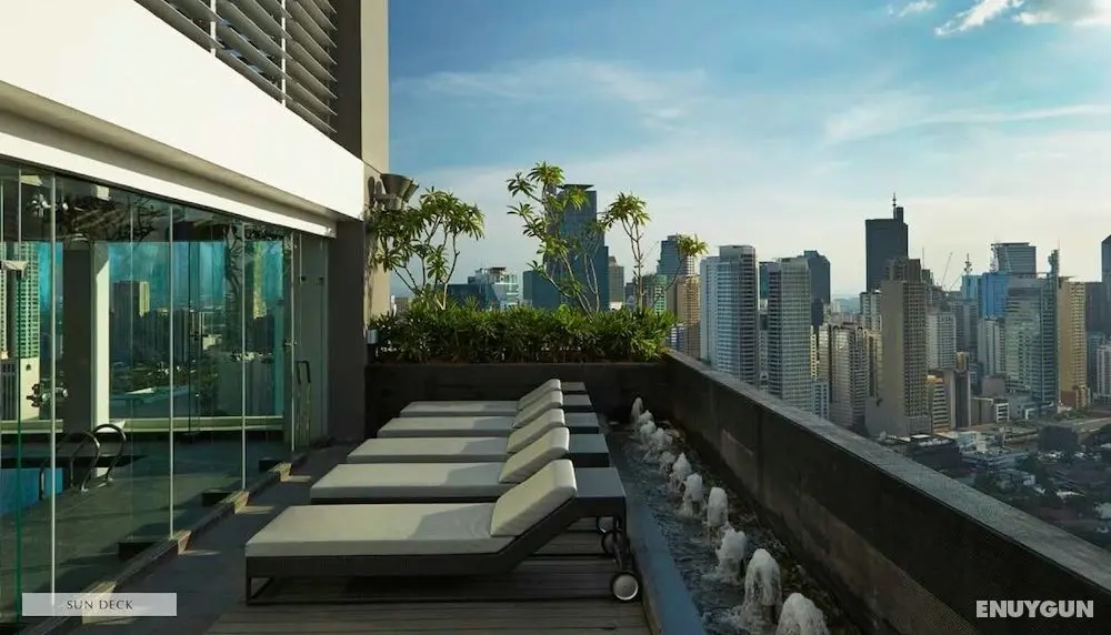 Seven Doors in Gramercy Makati - Havuz
