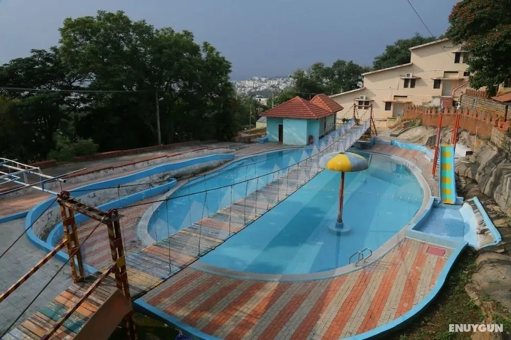 Shakthi Hill Resort - Havuz