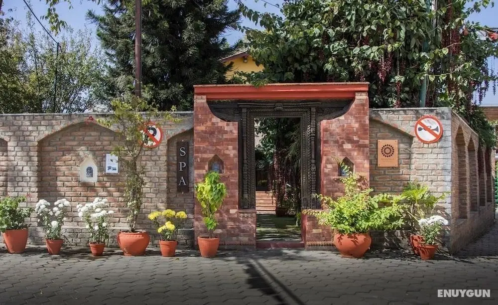 Shaligram Hotel & Spa - Dış Mekan