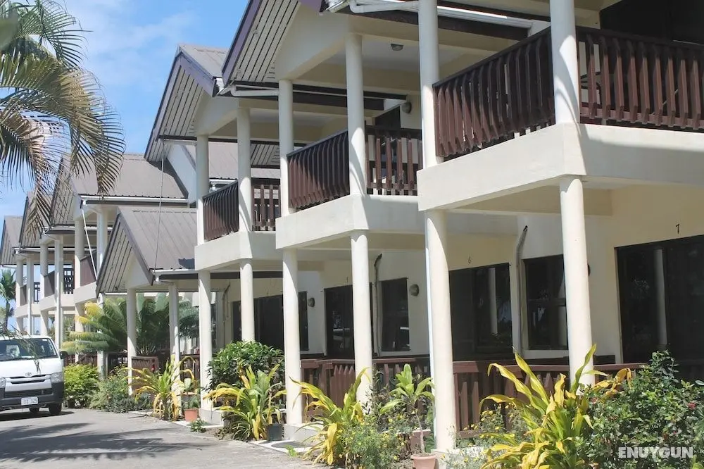 Shalini Garden Hotel & Apartments - Dış Mekan