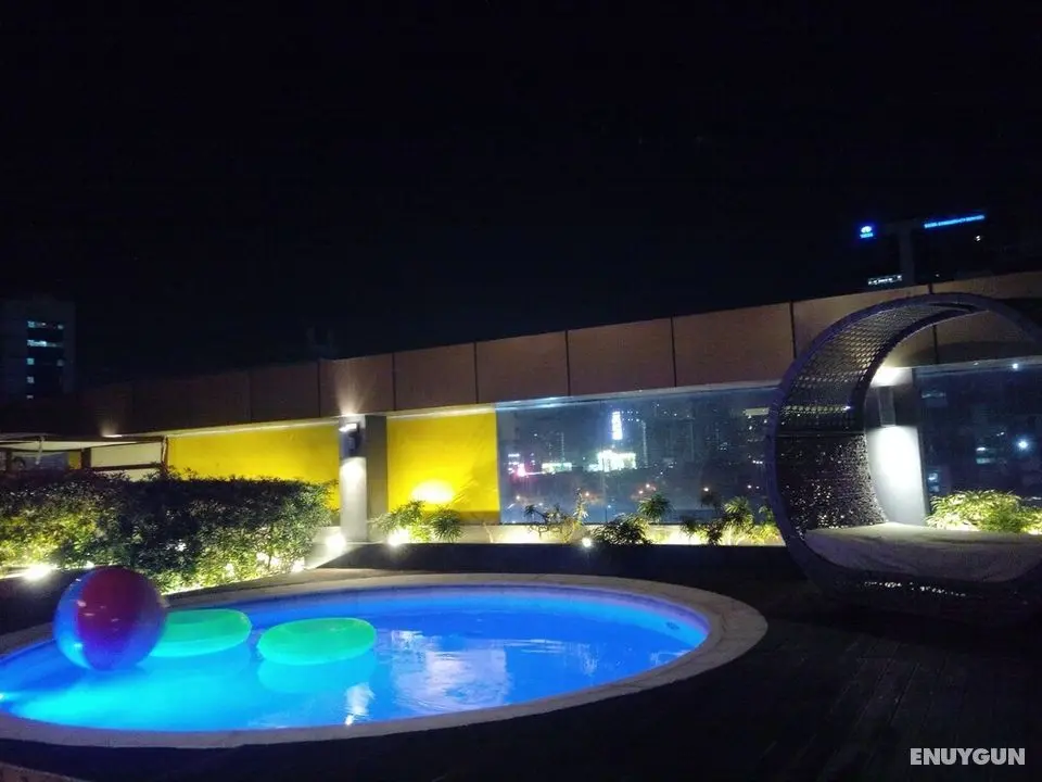 Shanika Properties at Fort Bonifacio - Havuz