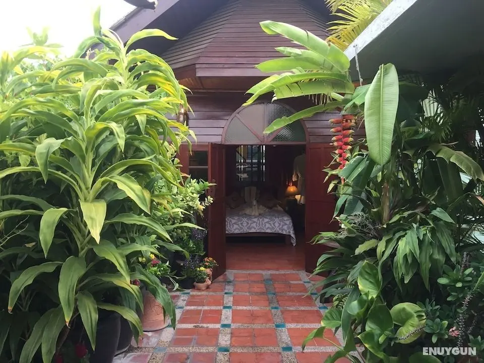 Shanti Lodge Bangkok - Oda Manzaraları