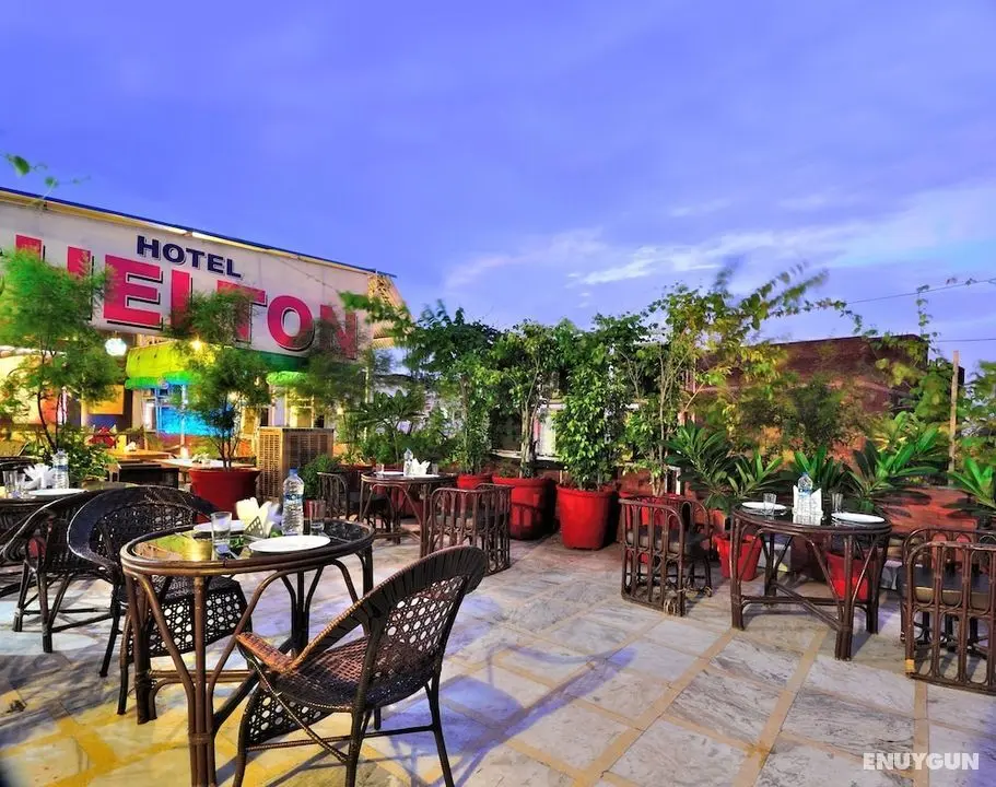 Hotel Shelton - Dış Mekanlar