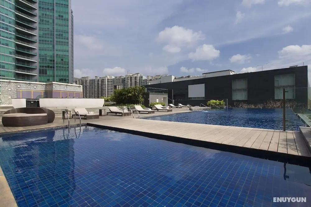 Sheraton Grand Bangalore Hotel at Brigade Gateway - Havuz