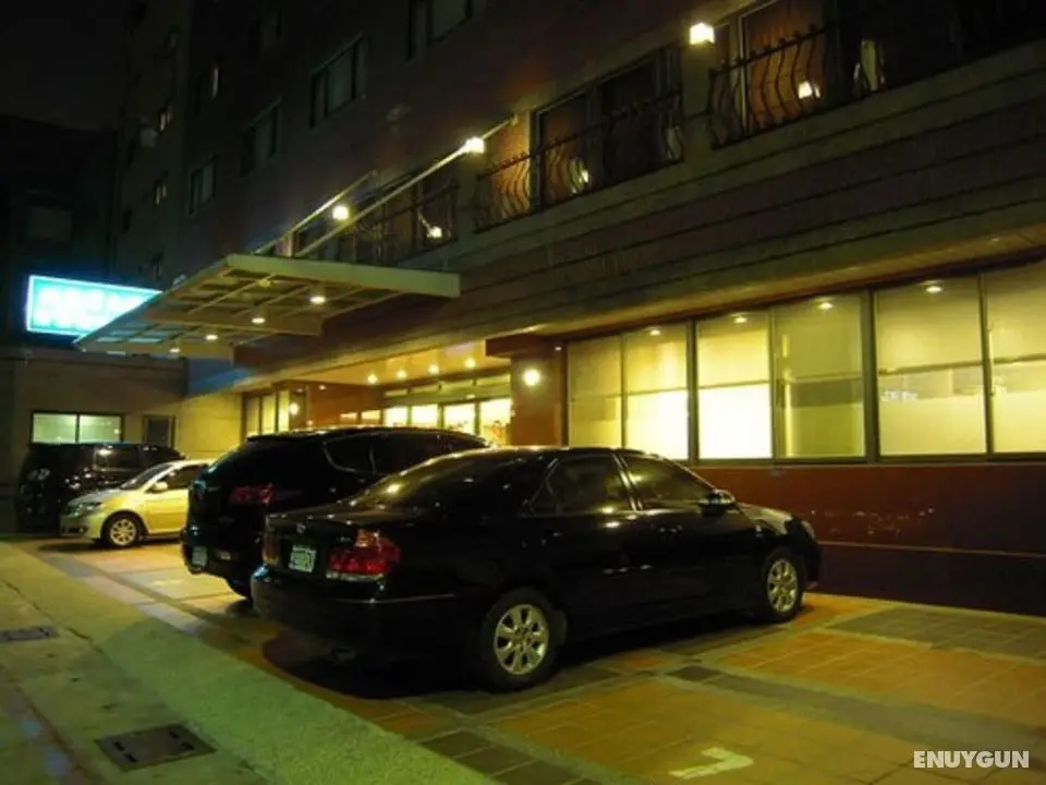 Shihzuwan Hotel - Kaohsiung Station - Otopark
