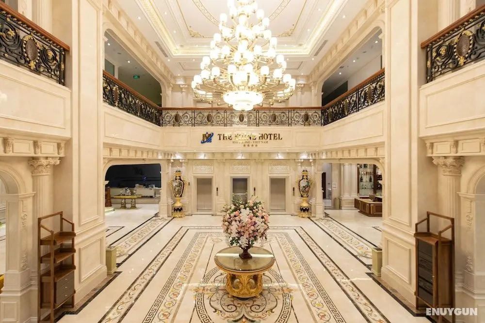 The Shine Hotel - Öne Çıkan Resim