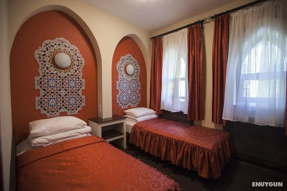 Shishki na Lampushke - Vostochnaya Medina - Öne Çıkan Resim
