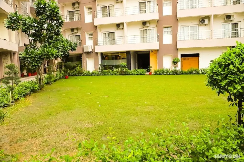Hotel Shri Radha Nikunj Vrindavan Opposite Prem Mandir - Dış Mekanlar
