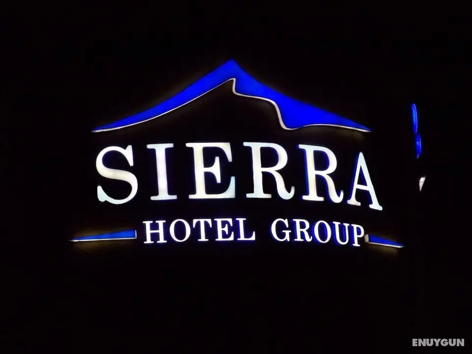 Sierra on Main - Öne Çıkan Resim