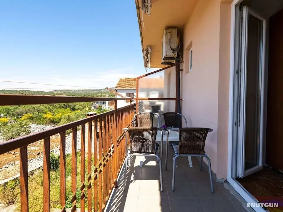 Simplistic Apartment in Rogoznica near Sea Beach - Öne Çıkan Resim