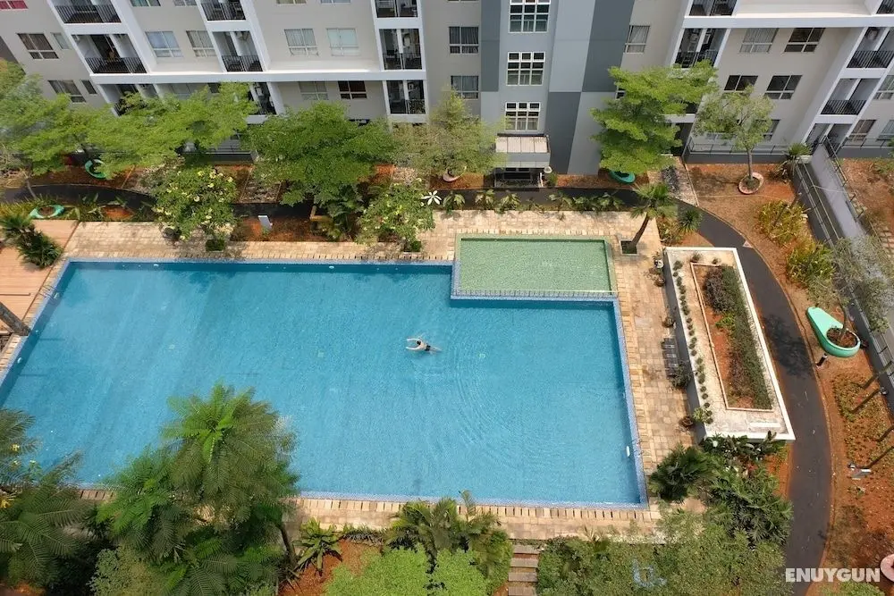 Simply Furnished Studio Apartment at Scientia Residence - Dış Mekan