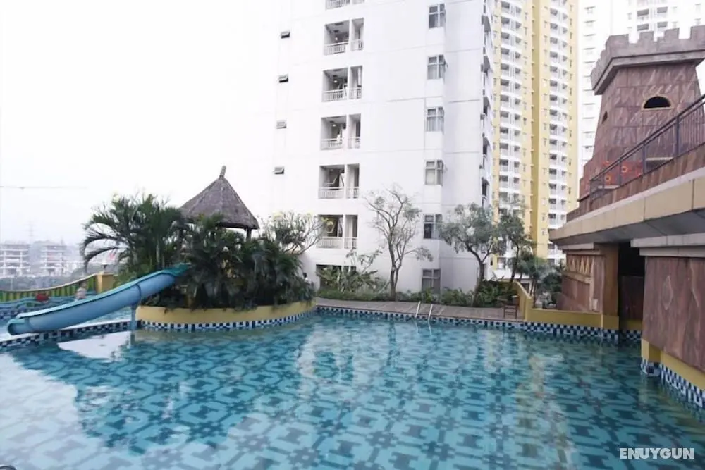 Simply Studio Room at Grand Serpong Apartment By Travelio - Dış Mekan