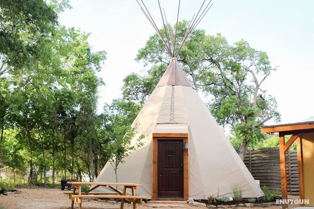 Sitting Bull Tipis 6 on Guadalupe River - Öne Çıkan Resim