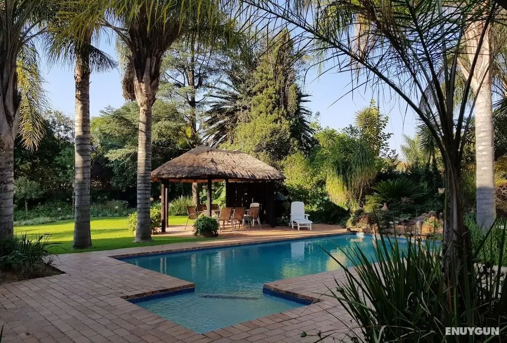 Six Valk Avenue Guest House - Öne Çıkan Resim