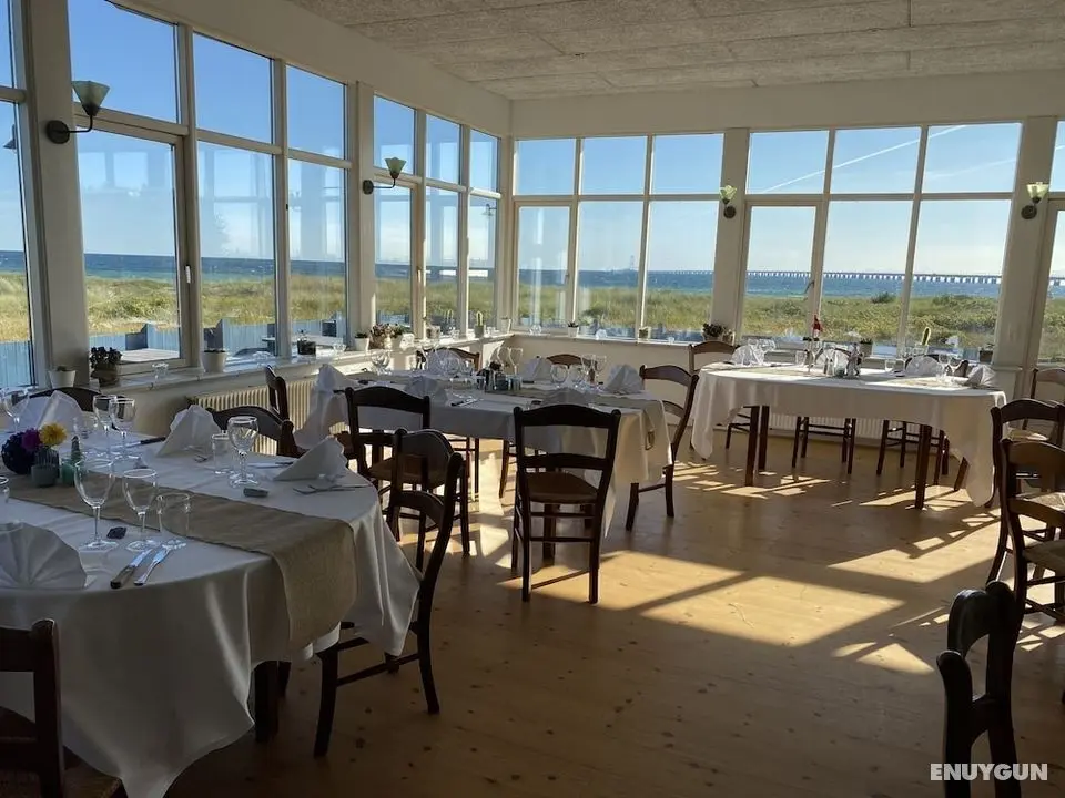 Skaerven Beachfront Condos and Cottage - Lobi