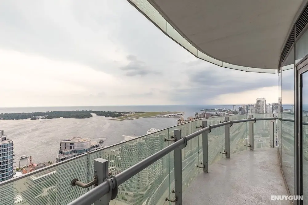 Sky Home with Stunning View of Toronto and Lake Ontario - Oda Düzeni