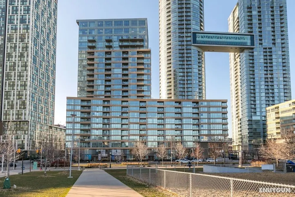 SkyTree - Lakeside Condos near CN Tower - Öne Çıkan Resim