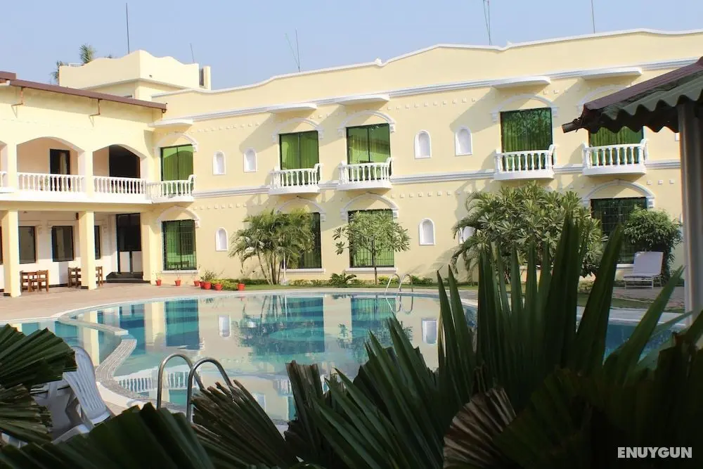 Hotel Sneha Clarks Inn Suites Nepalgunj - Havuz
