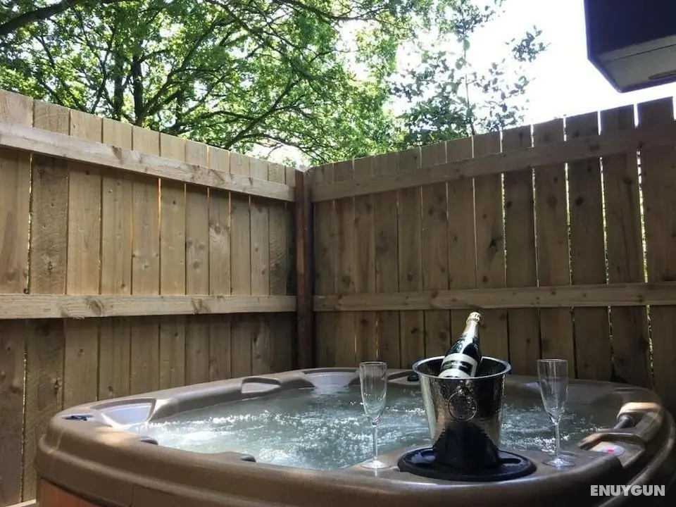 Snowdrop 14 Hot Tub - Öne Çıkan Resim