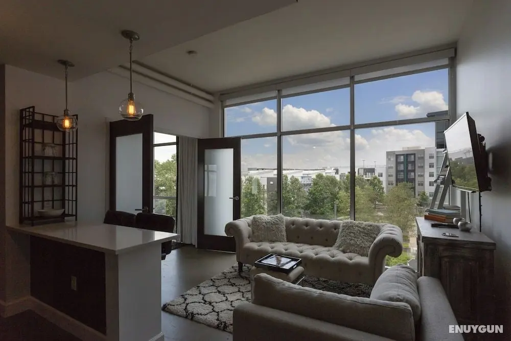Soak up the Opulent Feel of a Lavish Monochrome Abode - Öne Çıkan Resim