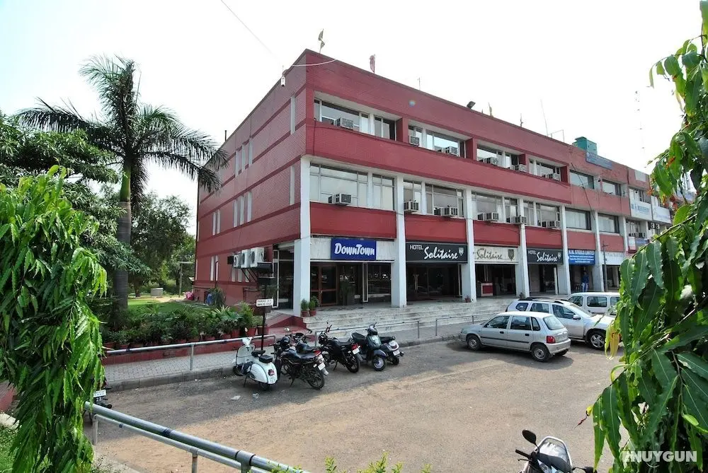 Hotel Solitaire Chandigarh - Dış Mekanlar
