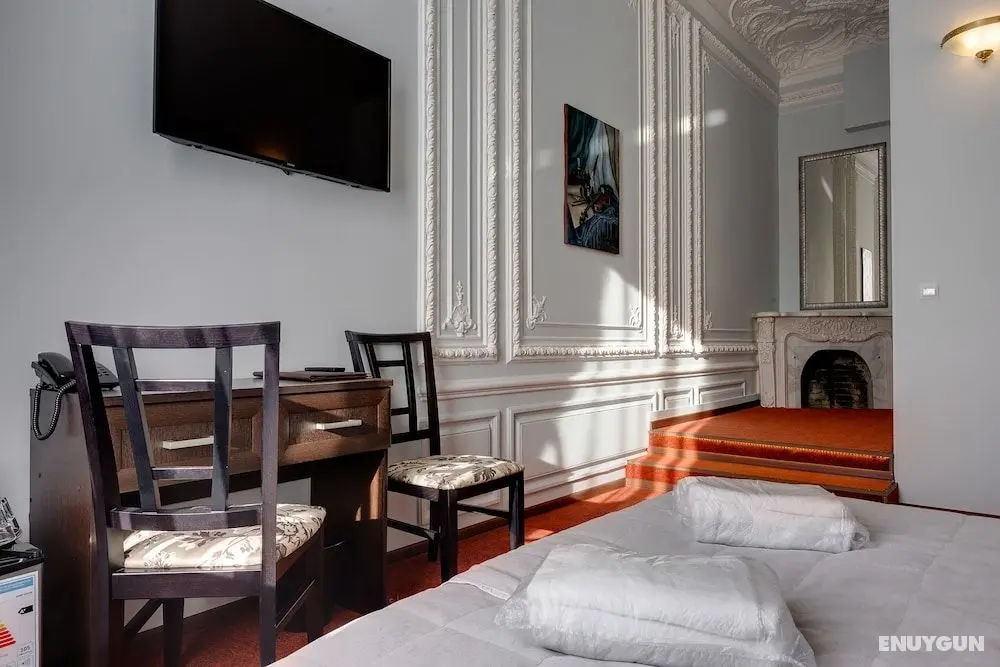 Solo on Liteyny - Öne Çıkan Resim