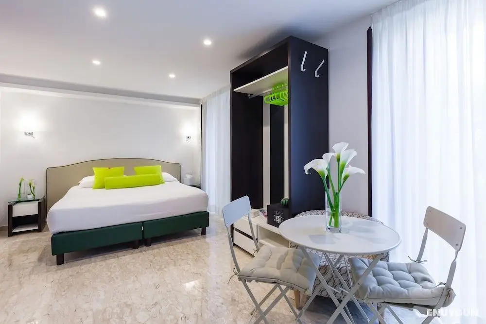 Sorrento Flats - Öne Çıkan Resim