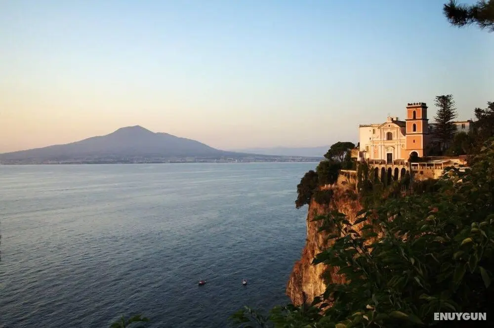Sorrento Hearts - İlgi Noktası