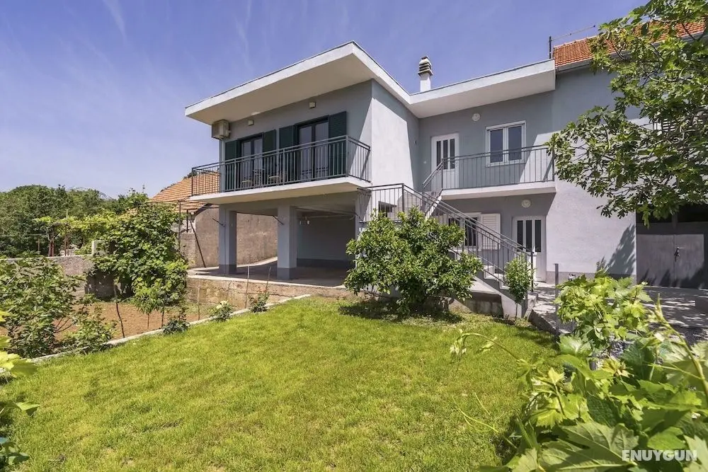 Spacious 110 m2 apt in Village With Large Garden - Öne Çıkan Resim