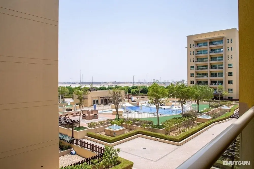 Spacious 1BR in Beautiful Greens! Sleeps 6 - İç Mekan
