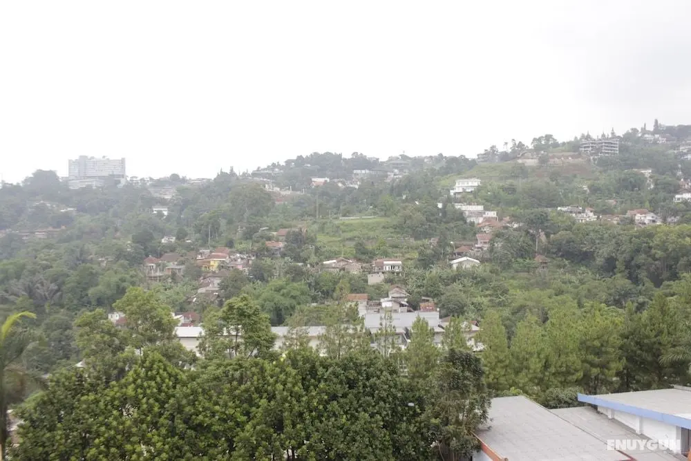 Spacious 1BR with Great View at Marbella Suites Dago - Dış Mekan