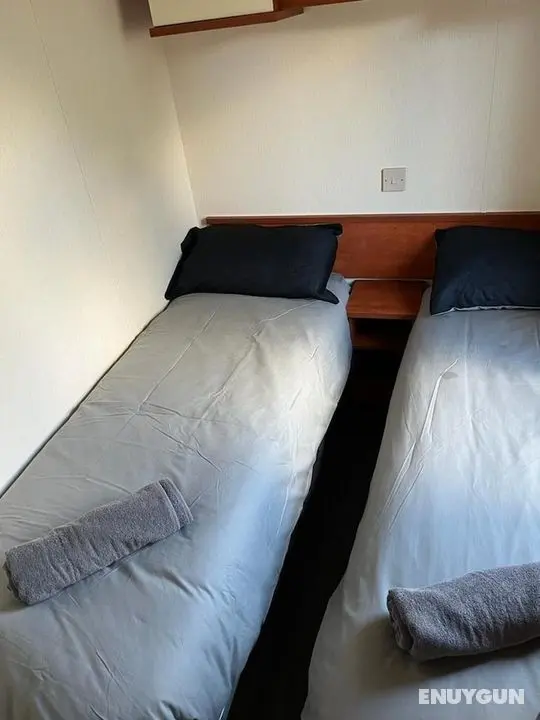 Spacious 2 bed Holiday Home Entertainment on Site - Oda