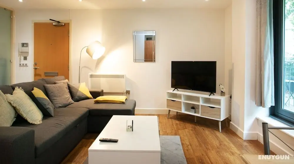 Spacious 2 Bed Parking Close To Centre - Öne Çıkan Resim