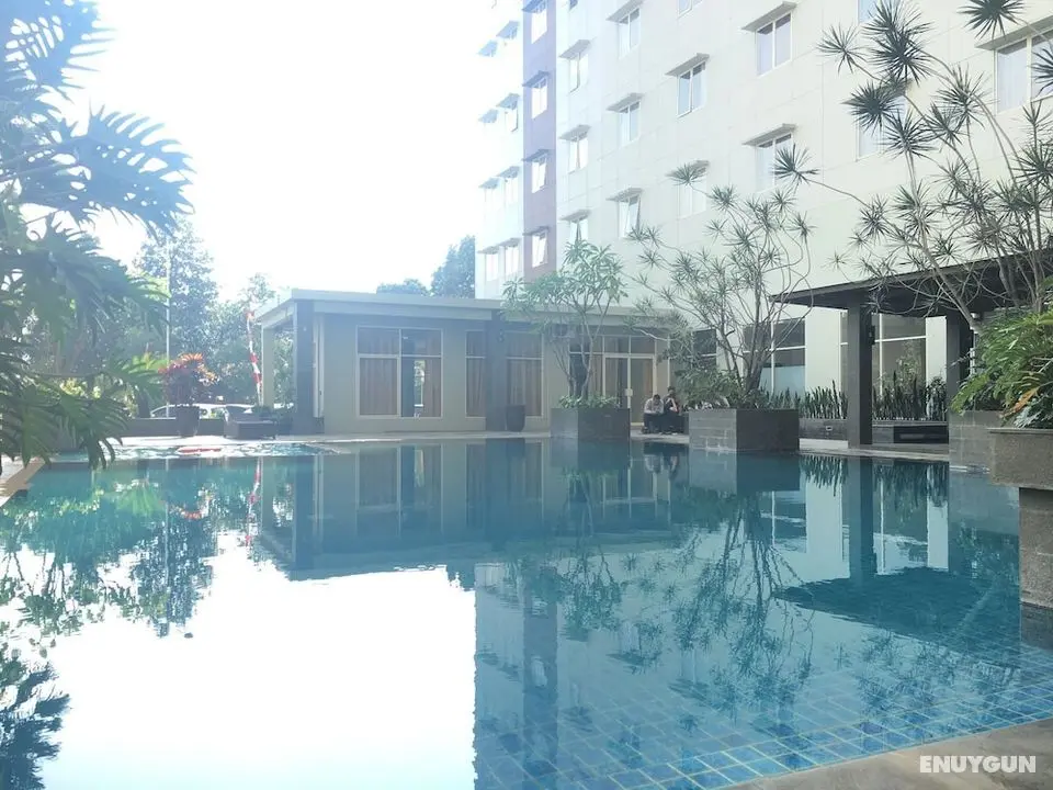 Spacious 2BR Apartment at Pinewood near JATOS - Havuz