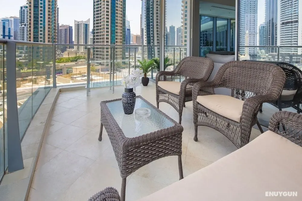 Spacious 2BR Dubai Marina Apartment, Amazing Location! - İç Mekan