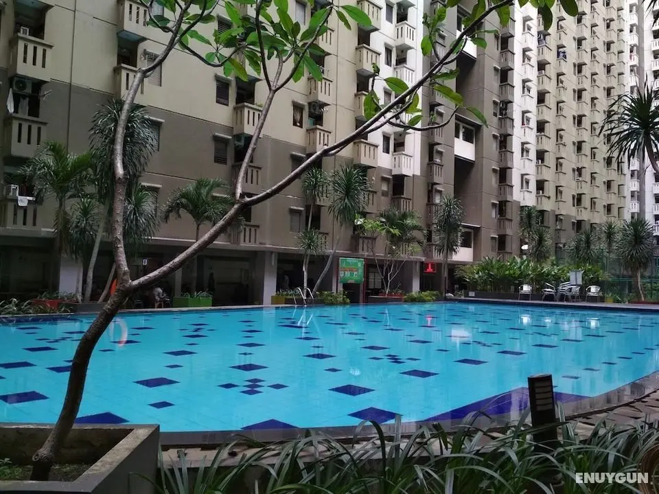 Spacious 2Br At Gateway Ahmad Yani Apartment - Havuz
